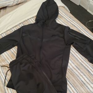 Men Nike tech jogging suit